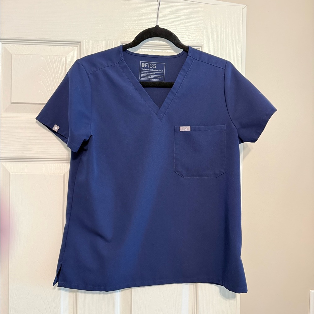 FIGS Navy Catarina One-Pocket Scrub Top size M petite